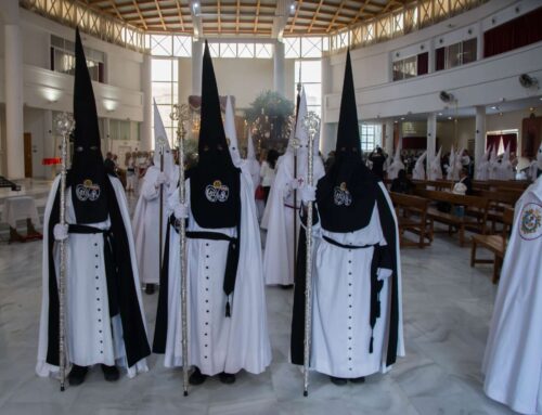 Reportaje del Sábado de Pasíón en el interior interior de la Parroquia.